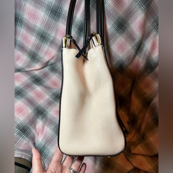 XL GUC Kate Spade handbag. Pink and Black. Perfect for spring. - Picture 5 of 9